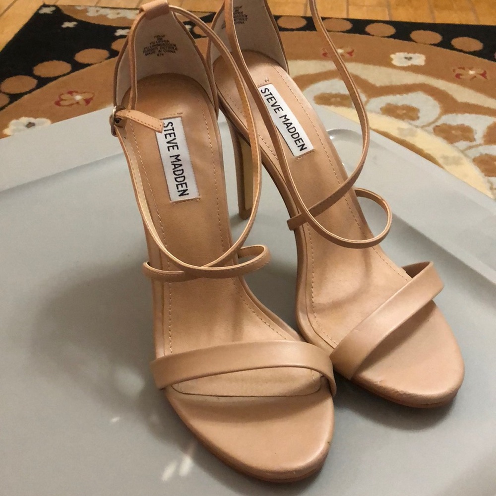 Steve Madden heels, nude. Never worn. New! Size 9.